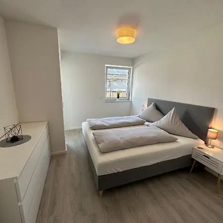 Winetime - Modern - Fur 3 - Zentral - Nahe Mb - Boxspringbett - Netflix